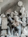 0085 Musterwand in einem Bildhaueratelier in Las (Tirol)